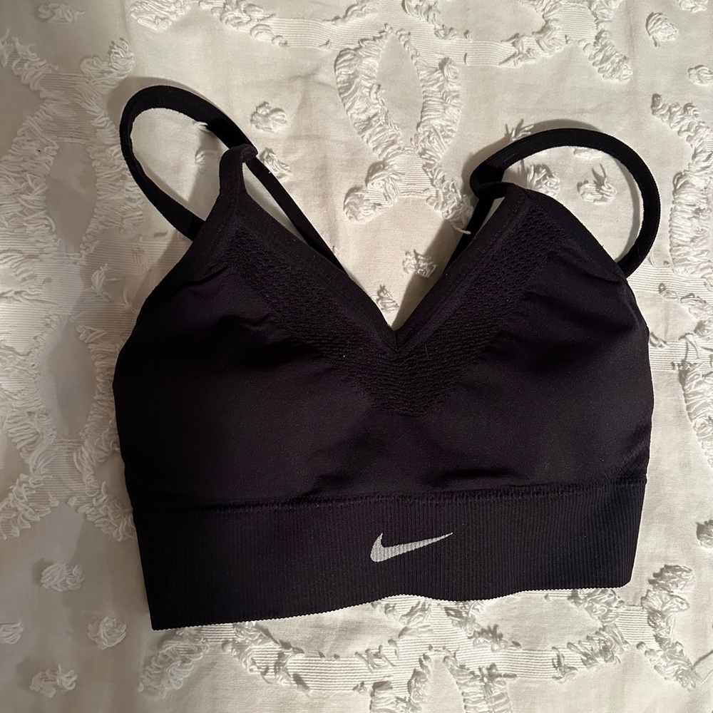 nike sports bra - Picture 1 of 4